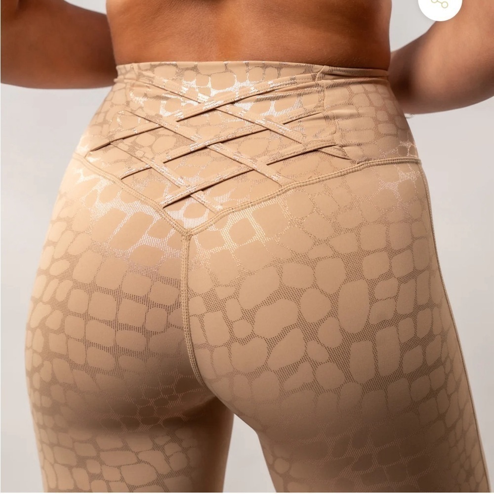 Til You Collapse Moxie Criss Cross Leggings - Cashmere Large Leopard Embossed